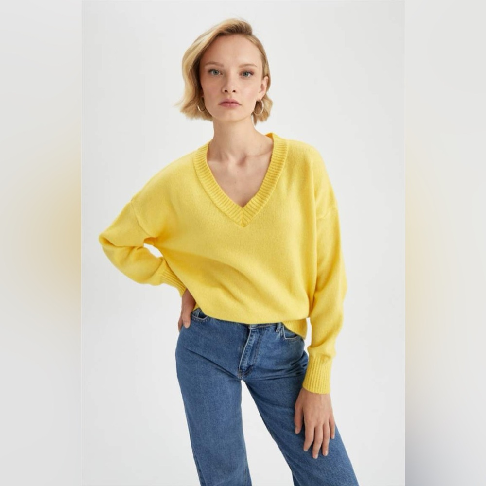 ZARA WOOL BLEND V NECK SWEATER